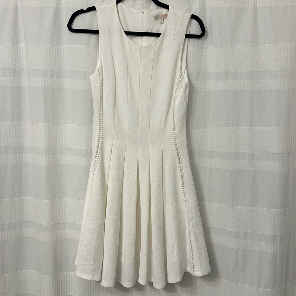 GB GIANNI BINI | SLEEVELESS CREAM DRESS